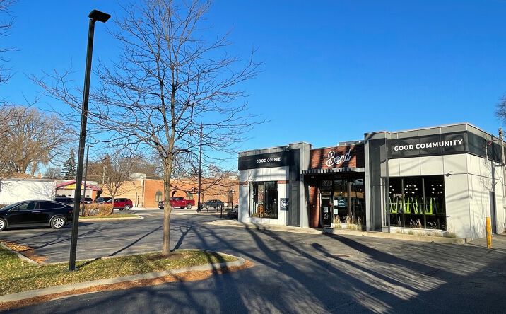 Pictures of Retail property located at 7555 N California Ave, Chicago, IL 60645 for sales - image #1
