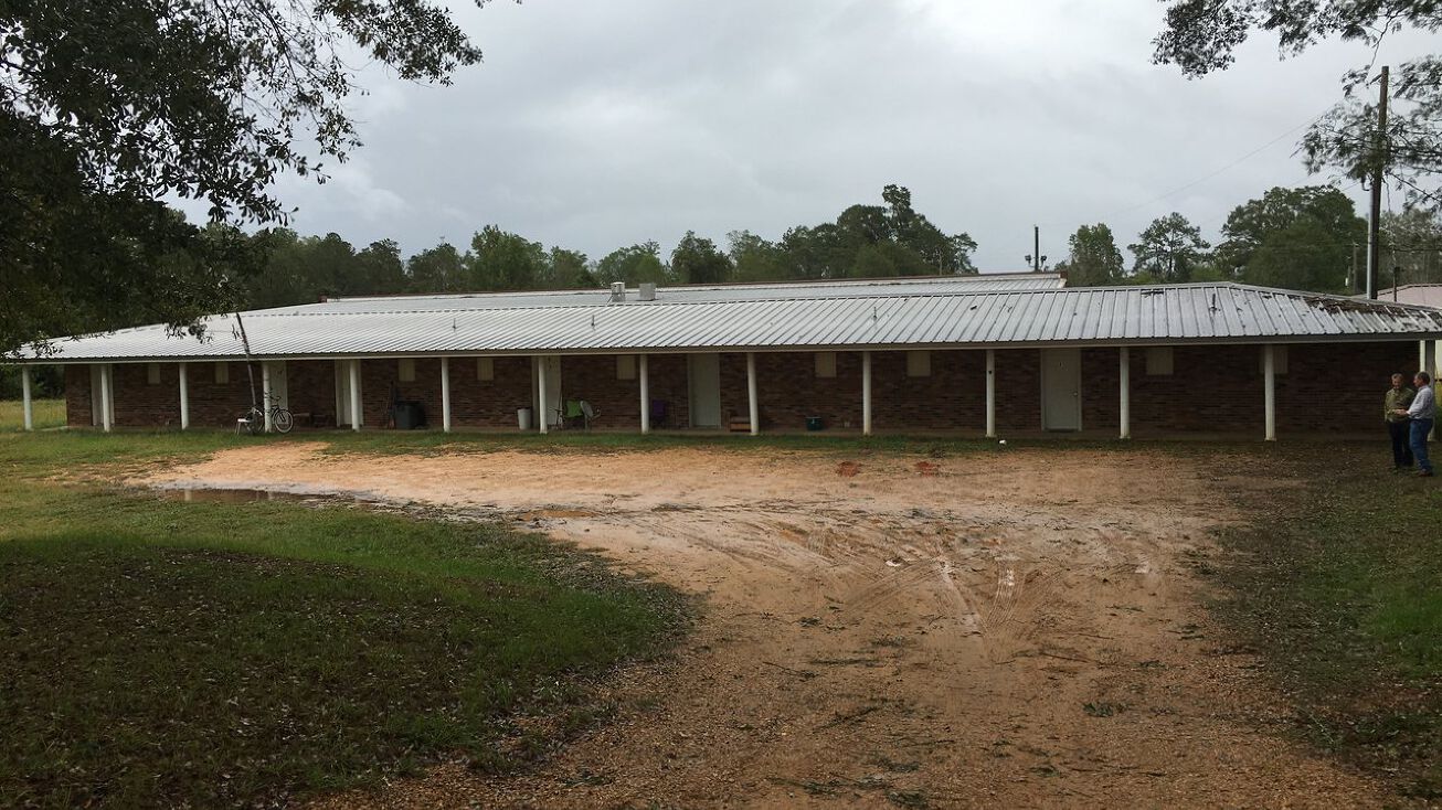 301 S High St, Poplarville, MS 39470