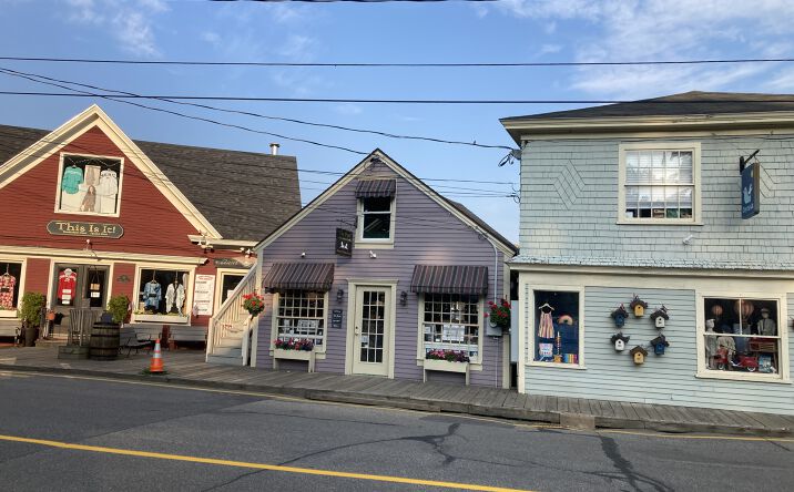 Pictures of Retail property located at 11 Ocean Ave, Kennebunkport, ME 04046 for comps - image #1