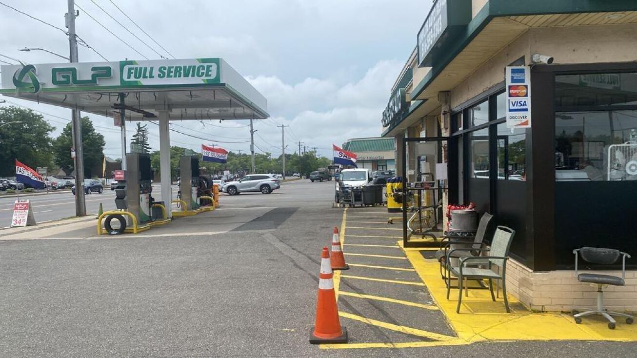 178 West Old Country Road, Hicksville, NY 11801