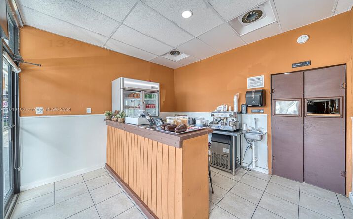 Pictures of Retail property located at Cuban Restaurant For Sale in Kendall Lakes/ Miccosukee Golf Course Club Area, Miami, FL 33173 for sales - image #1