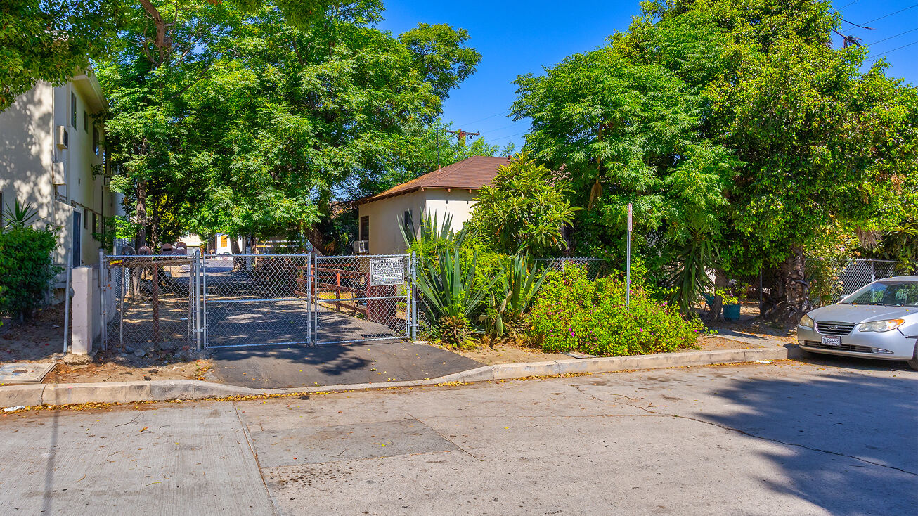 5150 Riverton Ave, Los Angeles, CA 91601