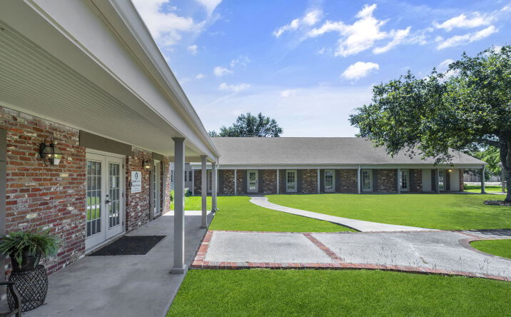 Pictures of Office property located at 1628 Ryan St, Lake Charles, LA 70601 for sales - image #1