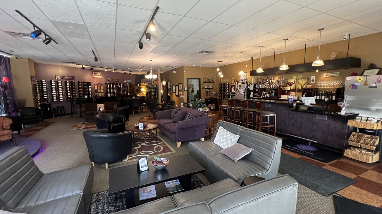 Elmore Avenue, Bettendorf, IA 52807