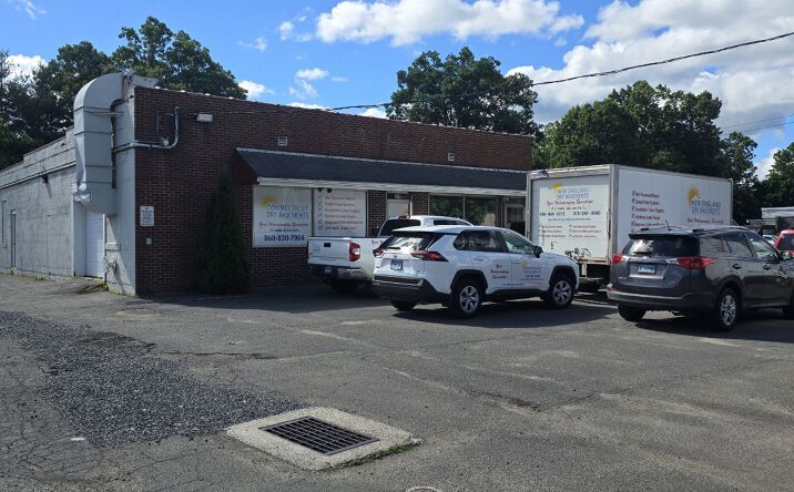 Pictures of Retail property located at 318 Farmington Ave, Plainville, CT 06062 for sales - image #1