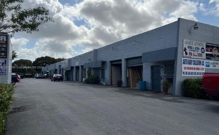 Pictures of Industrial property located at 1357 NW 88th Ave, Doral, FL 33172 for sales - image #1