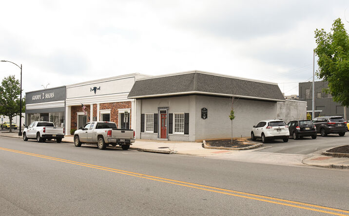 Pictures of Office property located at 215 Moulton St E, Decatur, AL 35601 for comps - image #1