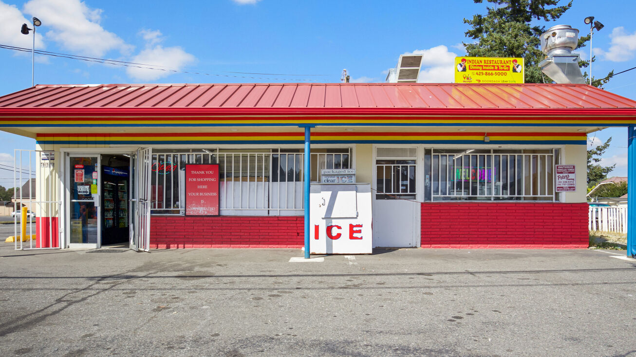 Pictures of Retail property located at 1331 S 2nd St, Mount Vernon, WA 98273 for sales - image #1