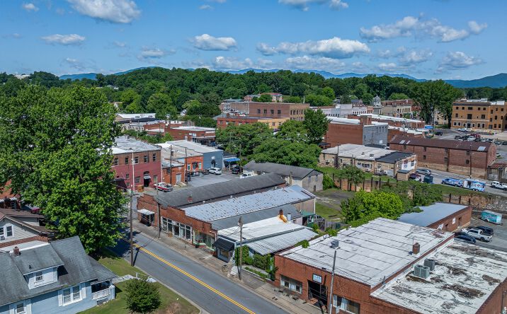 39 State St Marion NC 28752 Crexi com