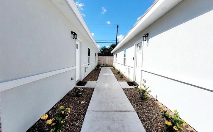 Pictures of Multifamily property located at 304 Retama Lane, Weslaco, TX 78596 for sales - image #1