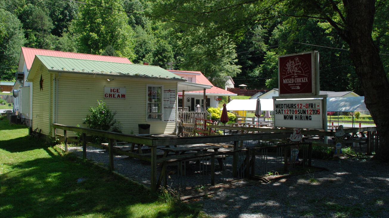 409 Fritz St, Damascus, VA 24236