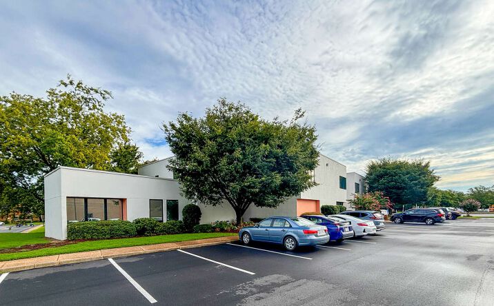 Pictures of Retail, Office property located at 813 Independence Blvd, Virginia Beach, VA 23455 for sales - image #1