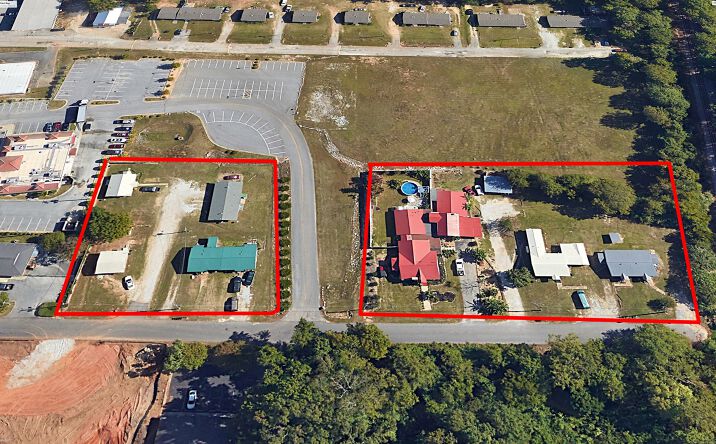 Pictures of Multifamily property located at 1020 Country Club Dr, Auburn, AL 36830 for comps - image #1