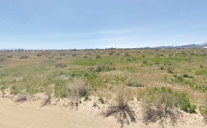 Pictures of Land property located at Sunset Rd, Phelan, CA 92371 for sales - image #1