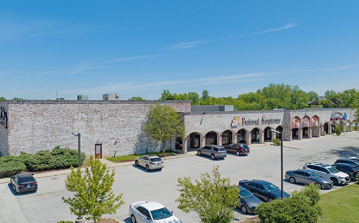 Pictures of Office, Retail property located at 10 Orland Square Dr, Orland Park, IL 60462 for sales - image #1