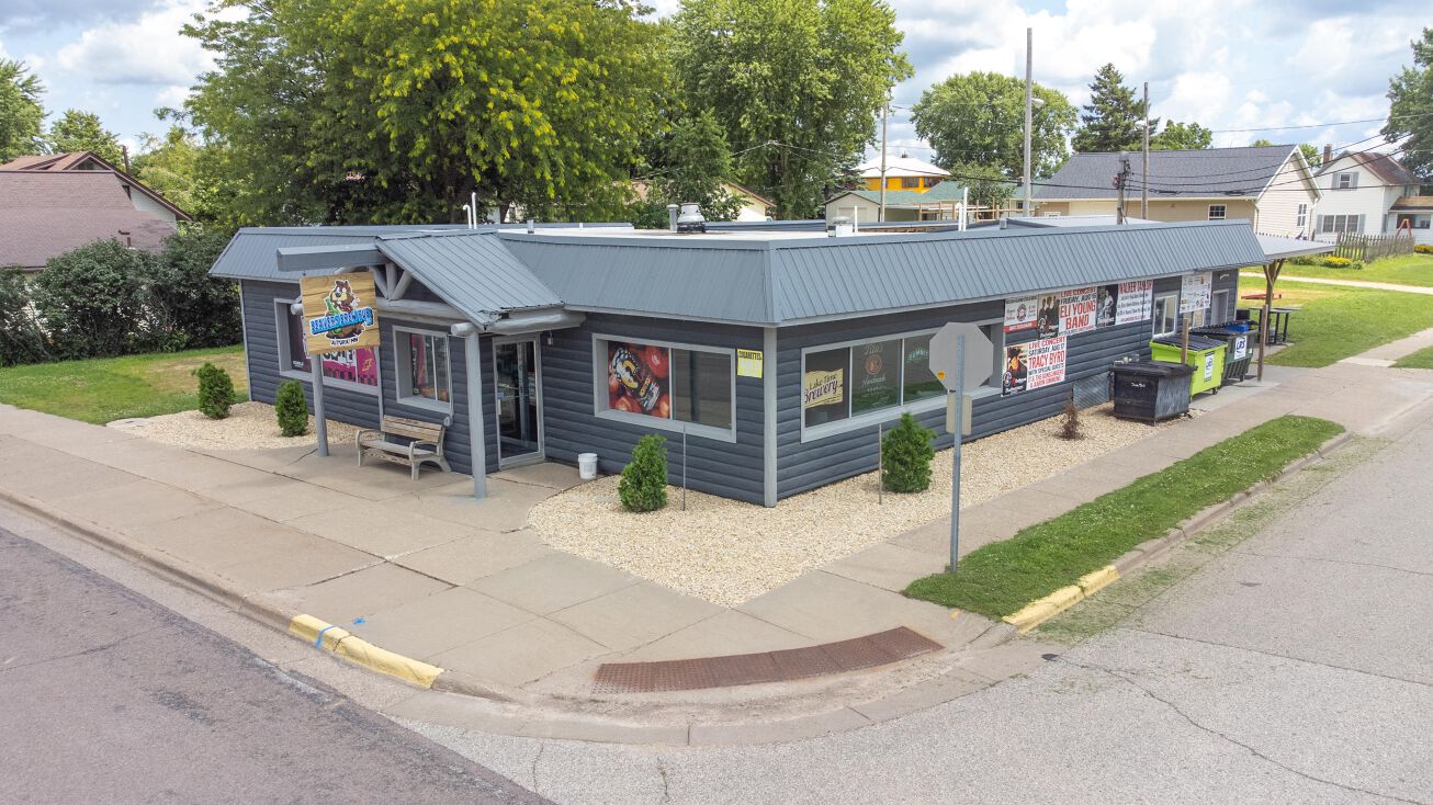 10 Main St, Altura, MN 55910