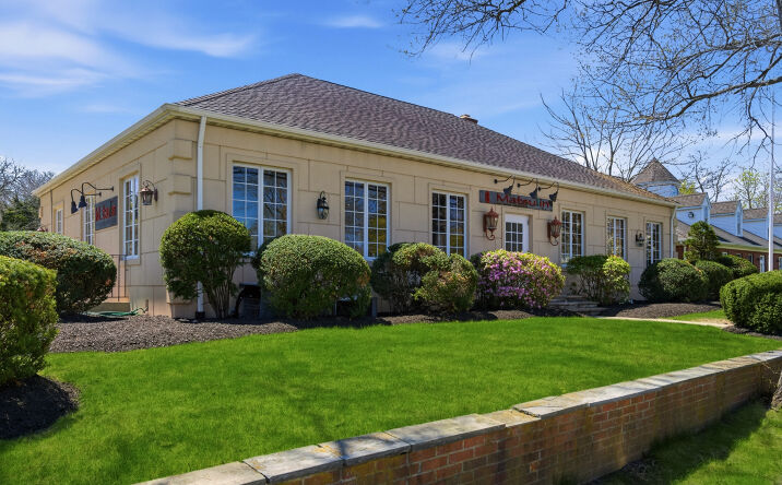 Pictures of Retail property located at 131 W Montauk Hwy, Hampton Bays, NY 11946 for sales - image #1
