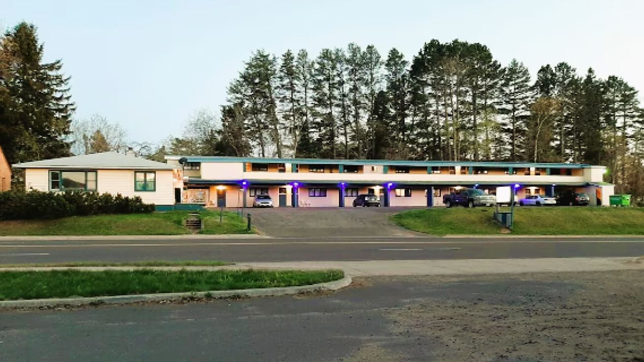 Pictures of Hospitality property located at 105 W Cloverland Dr, Ironwood, MI 49938 for sales - image #1