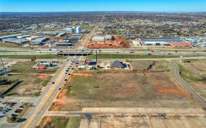 Pictures of Land property located at 125 NE 27th St, Moore, OK 73160 for sales - image #1