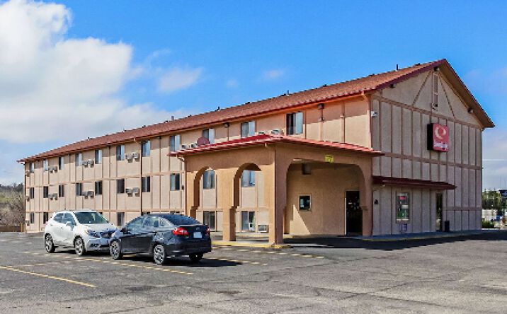 Pictures of Hospitality property located at 211 W Flint Hills Blvd, Junction City, KS 66441 for sales - image #1