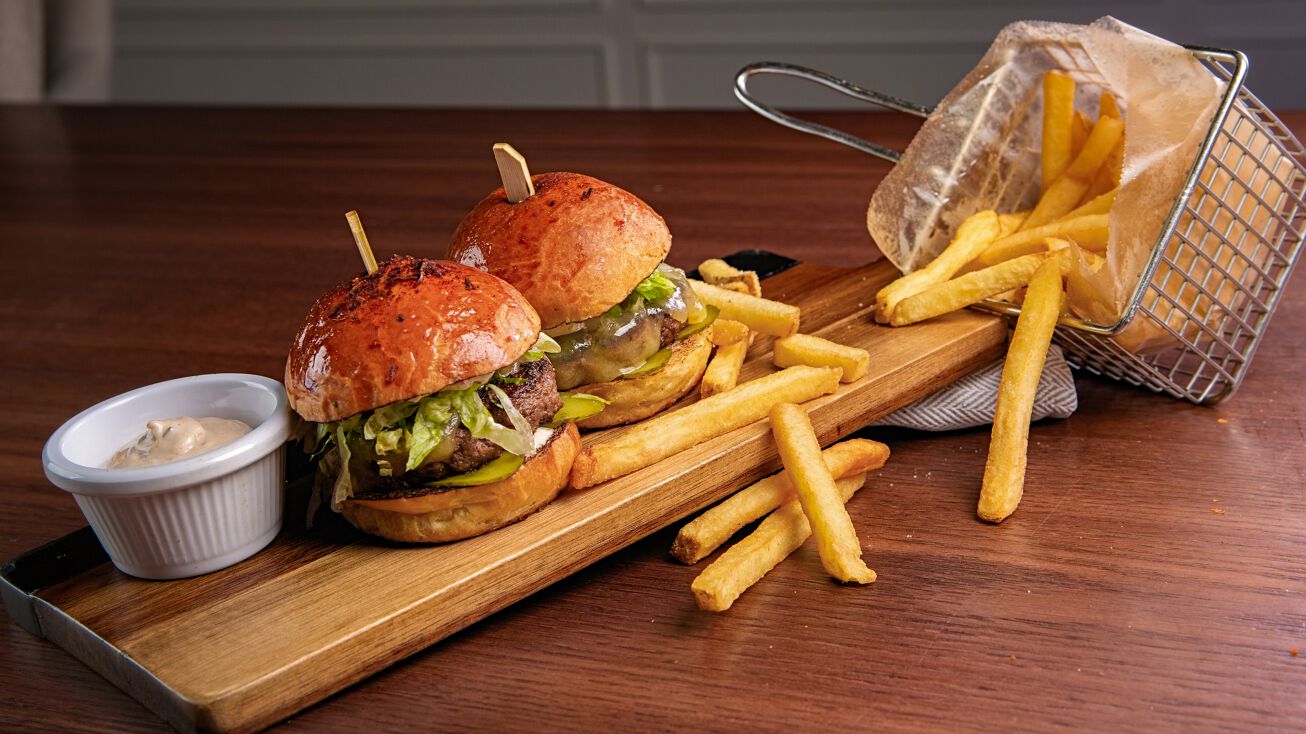 Post Rd, Fairfield, CT 06824