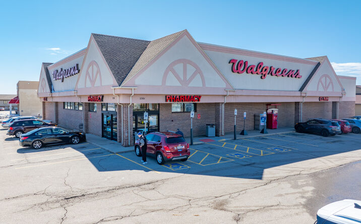 Pictures of Retail property located at 2301 S Oneida St, Ashwaubenon, WI 54304 for sales - image #1