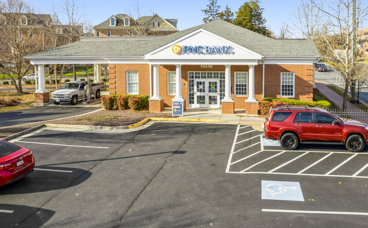 Pictures of Retail property located at 10649 Main St, Fairfax, VA 22030 for comps - image #1