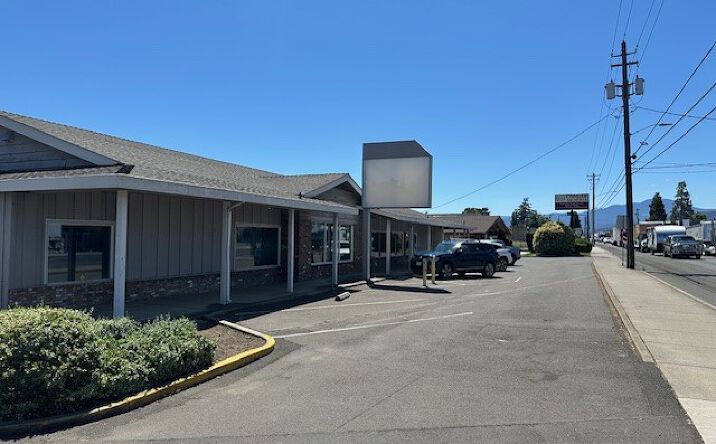 Pictures of Retail property located at 765 S Riverside Ave, Medford, OR 97501 for sales - image #1