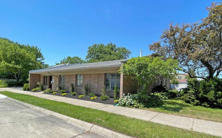 Pictures of Office property located at 24053 Jefferson Ave, St. Clair Shores, MI 48080 for sales - image #1