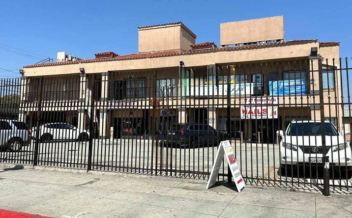 Pictures of Retail property located at 4376 S Western Ave, Los Angeles, CA 90062 for sales - image #1