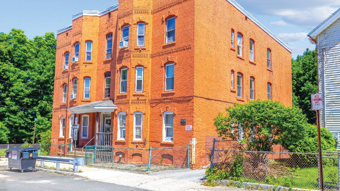 50 Linden St, Chicopee, MA 01020