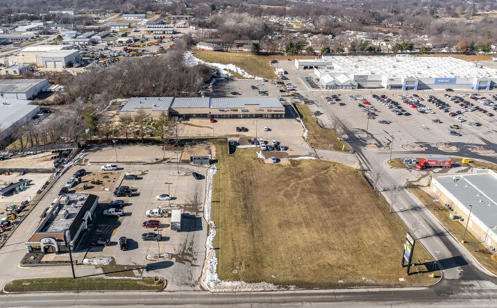 Pictures of Land property located at 3302 S Belt Hwy, Saint Joseph, MO 64503 for sales - image #1
