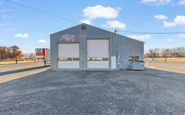 Pictures of Industrial property located at 10906 Hackett Rd, Yakima, WA 98903 for sales - image #1