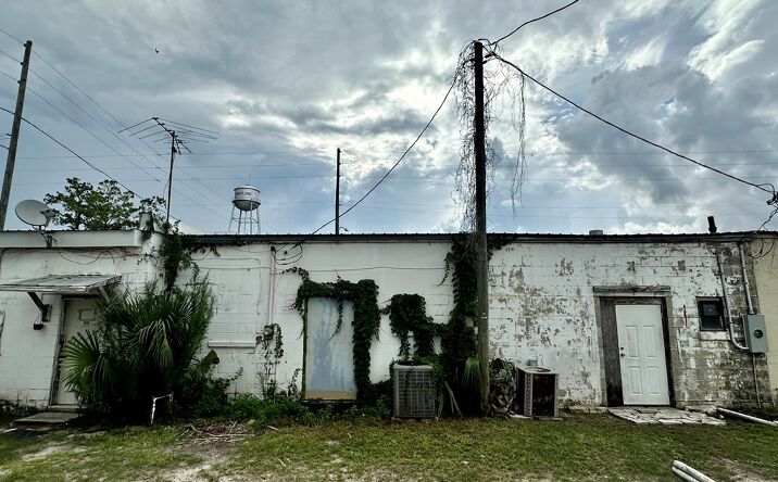 Pictures of Retail, Special Purpose, Office property located at 4 Main St, Chiefland, FL 32626 for sales - image #1