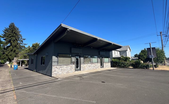 Pictures of Retail property located at 1635 12th St SE, Salem, OR 97302 for sales - image #1