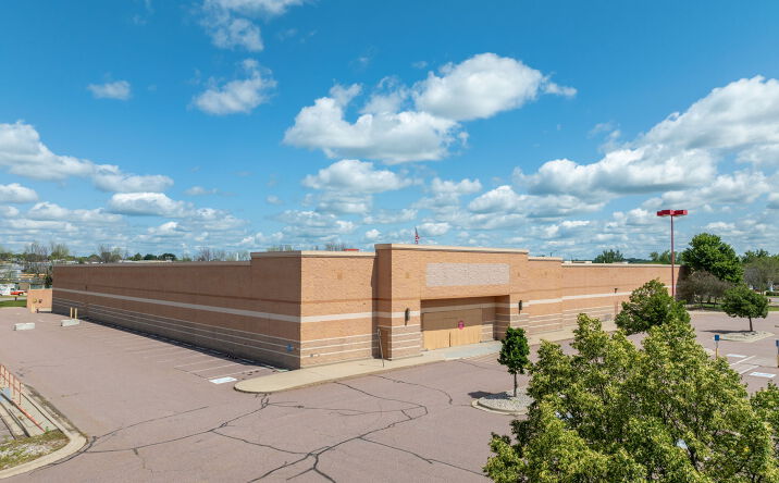 Pictures of Hospitality, Industrial, Office, Retail, Self Storage property located at 1914 S Broadway St, New Ulm, MN 56073 for sales - image #1