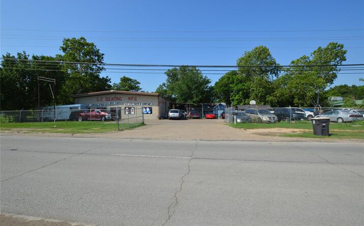 Pictures of Industrial property located at 10426 C F Hawn Freeway, Dallas, TX 75217 for sales - image #1