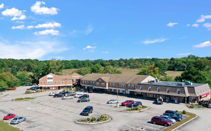 Pictures of Retail property located at 19 Halls Rd, Old Lyme, CT 06371 for sales - image #1