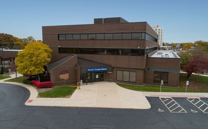 Pictures of Office property located at 9400 S Cicero Ave, Oak Lawn, IL 60453 for sales - image #1