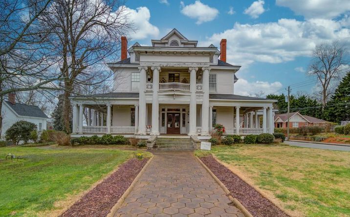 image of property at 539 GREEN ST NW Gainesville GA 30501-3313