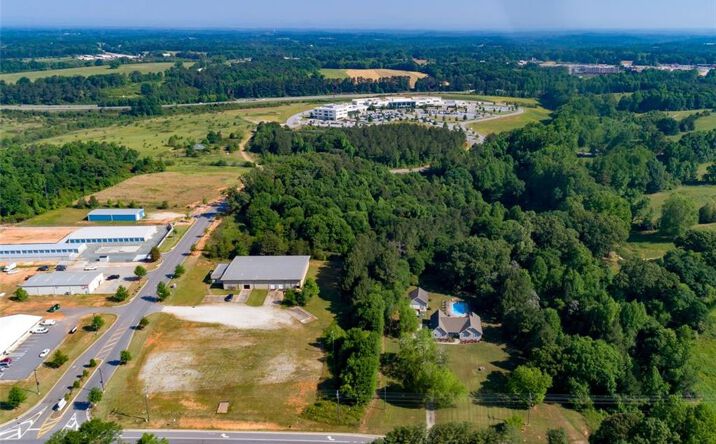 Pictures of Mixed Use property located at 1 Clear Creek Parkway, Lavonia, GA 30553 for sales - image #1