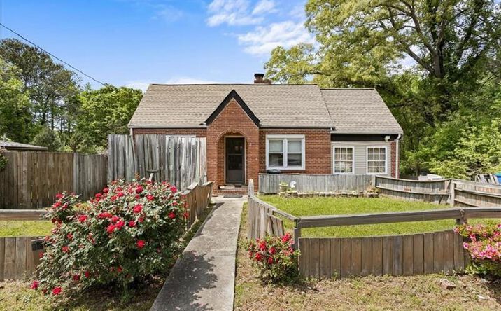 Pictures of Retail property located at 3813 Stonewall Tell Road, Atlanta, GA 30349 for sales - image #1