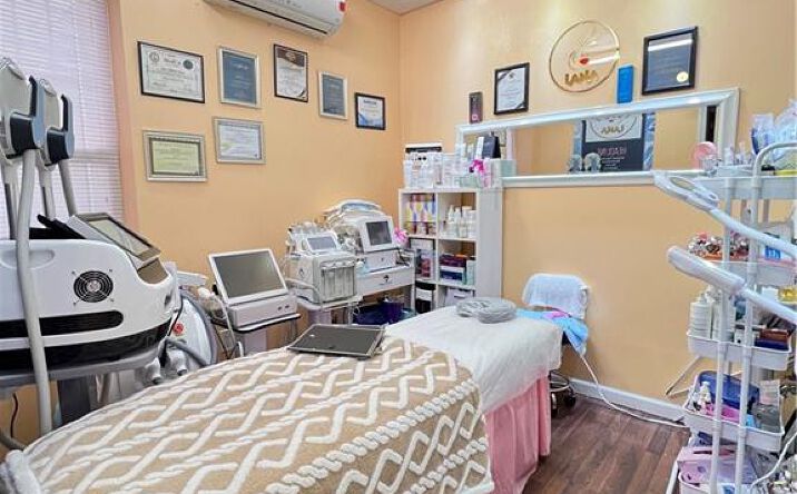 Pictures of Office, Retail property located at 1087 Brighton Beach Avenue, Brooklyn, NY 11235 for sales - image #1