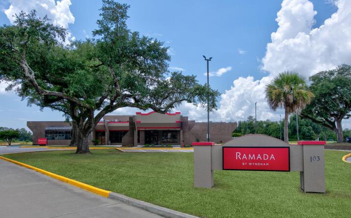 Pictures of Hospitality property located at 103 Live Oak Dr, Diamondhead, MS 39525 for sales - image #1