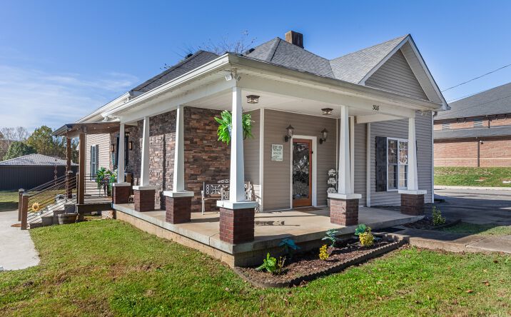 Pictures of Hospitality, Land, Mixed Use, Office, Retail property located at 308 N Main St, Ashland City, TN 37015 for sales - image #1