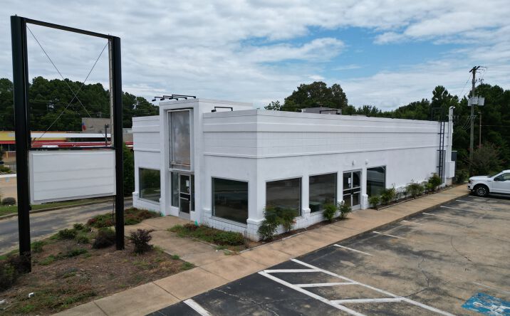 Pictures of Retail property located at 313 US-82, Winona, MS 38967 for sales - image #1