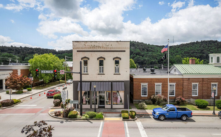 Pictures of Mixed Use property located at 101 S Court Square, Livingston, TN 38570 for sales - image #1