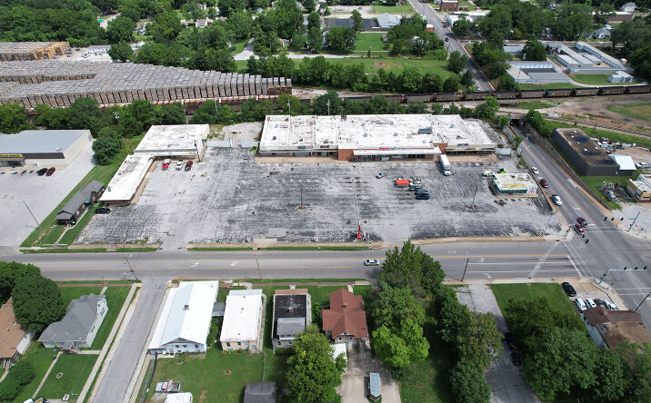 Pictures of Retail property located at 1137 E Commercial St, Springfield, MO 65803 for sales - image #1