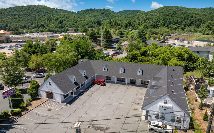 Pictures of Mixed Use, Multifamily, Retail property located at 1126 Blowing Rock Rd, Boone, NC 28607 for sales - image #1