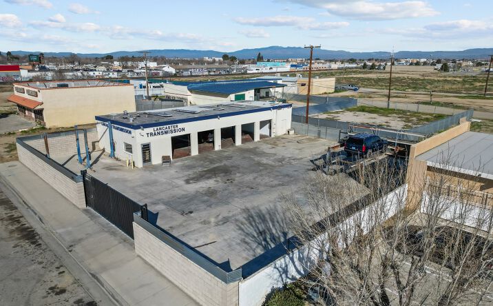 Pictures of Retail property located at 325 W Pondera St, Lancaster, CA 93534 for sales - image #1